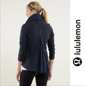 Lululemon En Route jacket in a inkwell blue sz 8